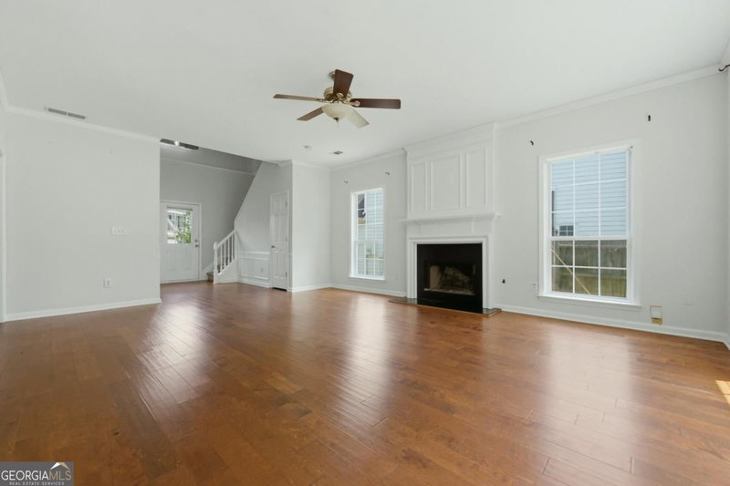 Photo 8 of 619 Lullingstone Drive SE