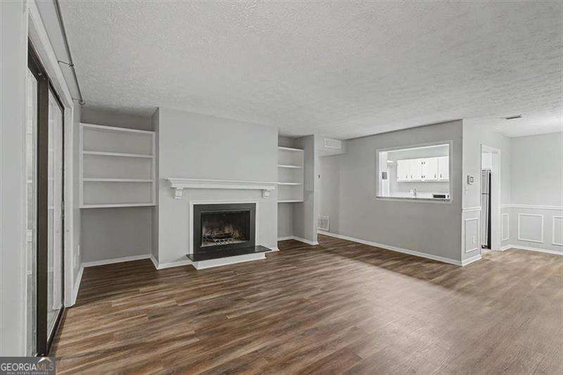 Photo 8 of 319 Smokerise Circle SE