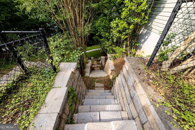 Photo 9 of 7822 Beachwood Drive