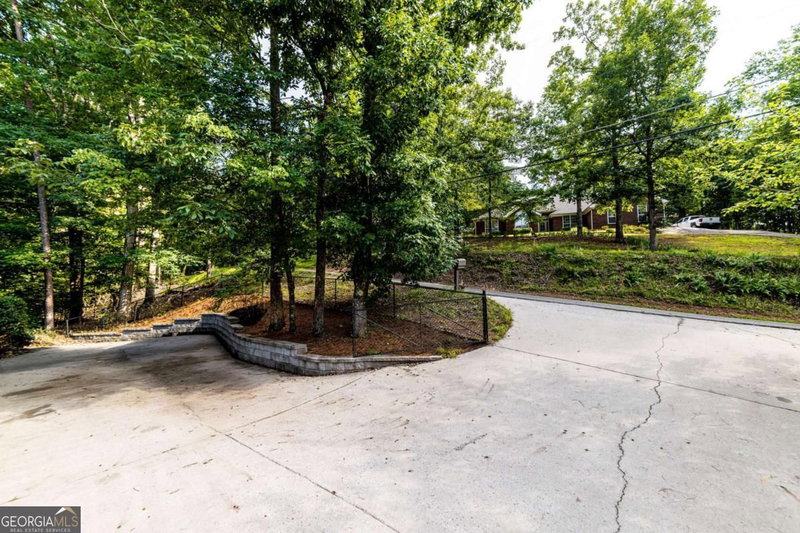 Photo 10 of 7822 Beachwood Drive