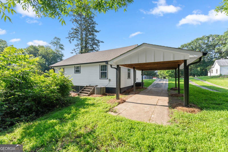 Photo 6 of 239 E Currahee Street
