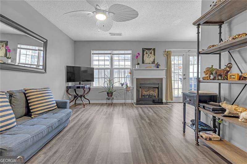 Photo 4 of 6722 Gallant Court SE