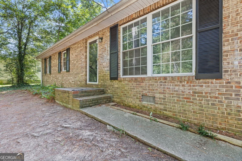 Photo 5 of 594 Kingston Lane NW