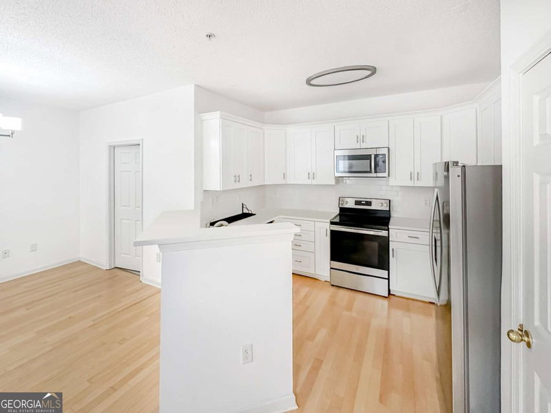 Photo 9 of 4001 Woodland Lane