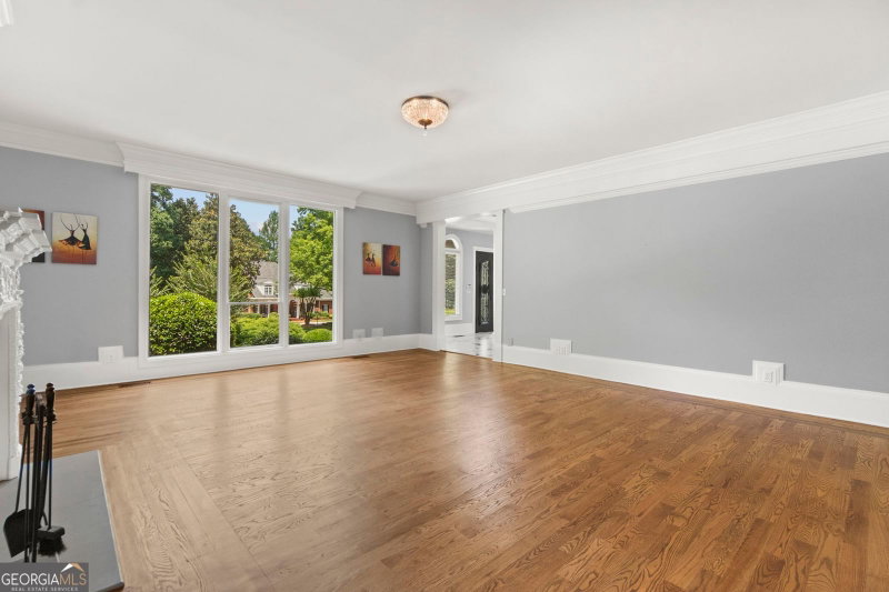 Photo 11 of 335 Birkdale Drive