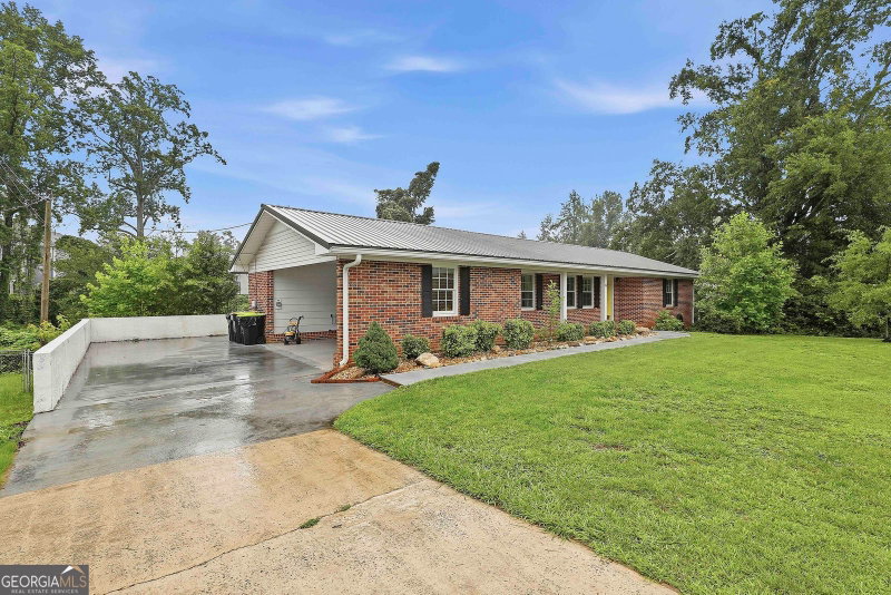 Photo 5 of 19 Colonial Drive
