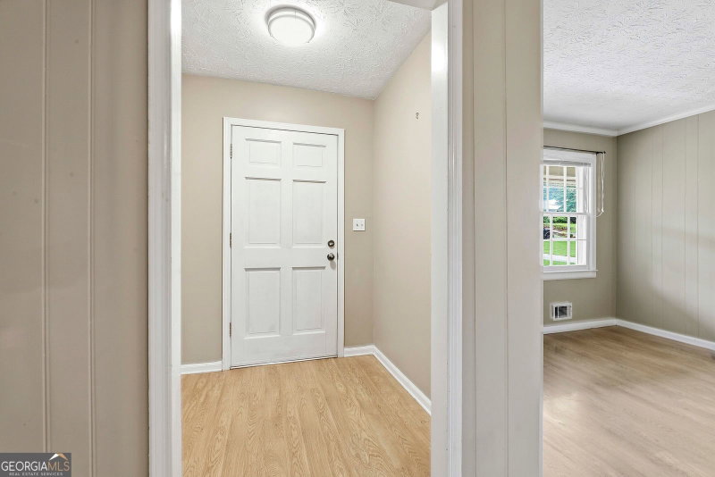 Photo 9 of 19 Colonial Drive