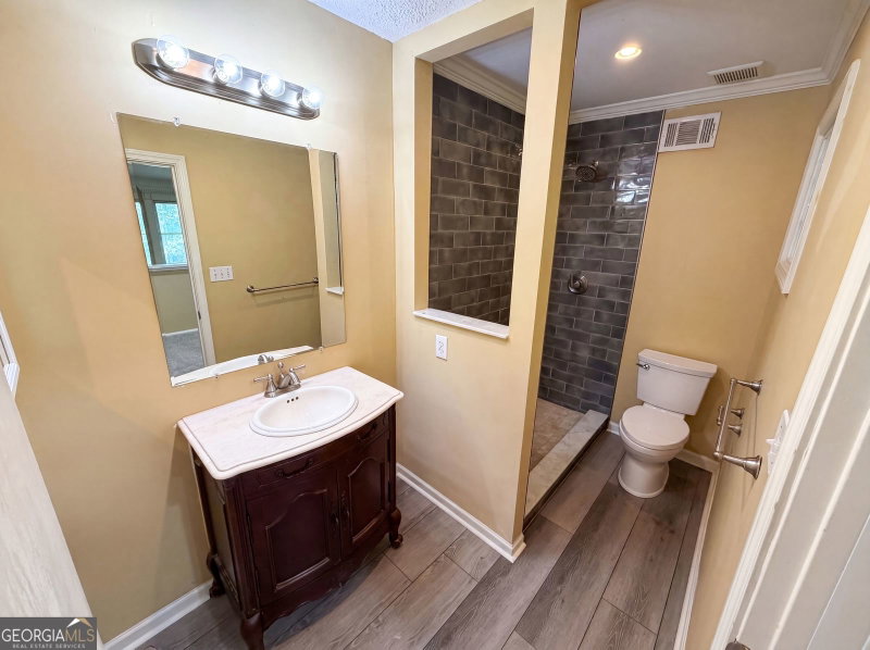 Photo 13 of 27 Chaumont Square NW