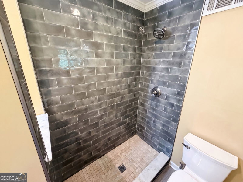 Photo 14 of 27 Chaumont Square NW