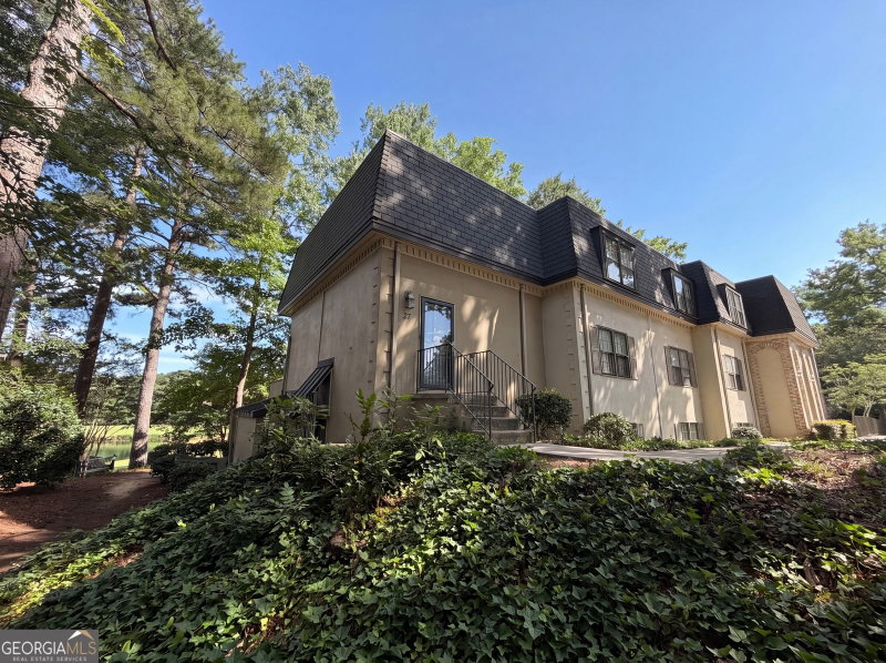 Photo 15 of 27 Chaumont Square NW