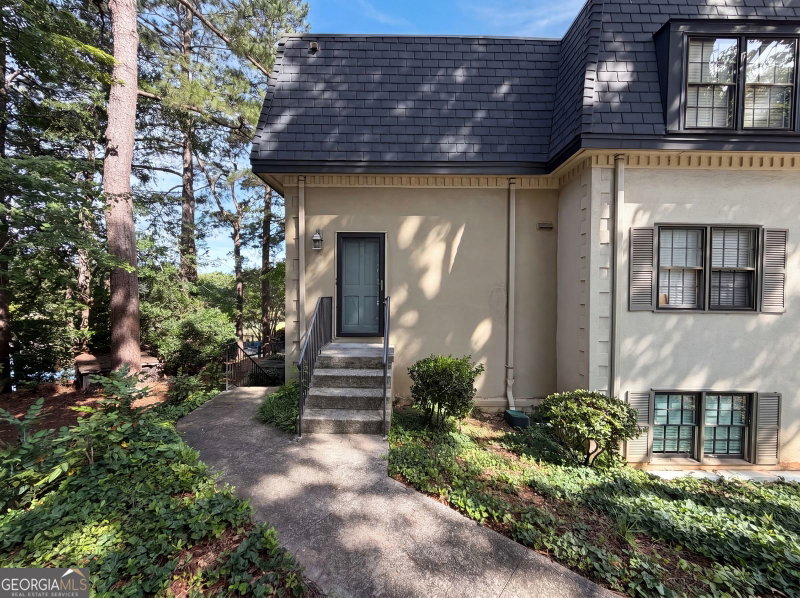 Photo 16 of 27 Chaumont Square NW