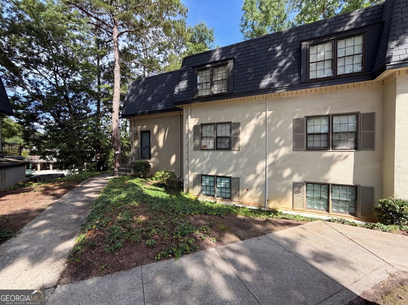 Photo 17 of 27 Chaumont Square NW