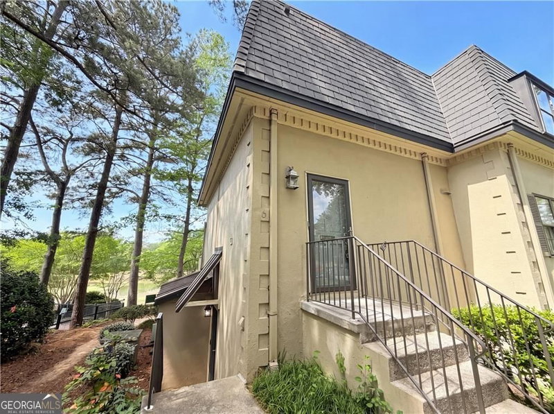 Photo 3 of 27 Chaumont Square NW
