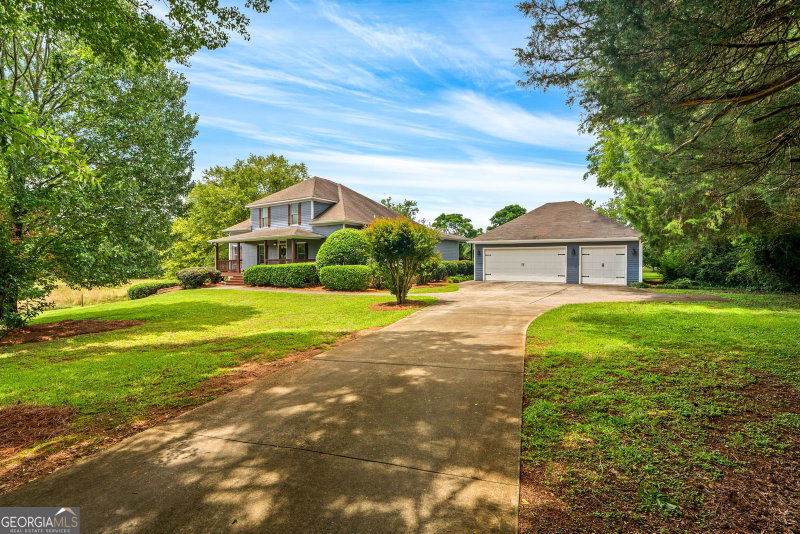 Photo 2 of 425 Oak Grove Road