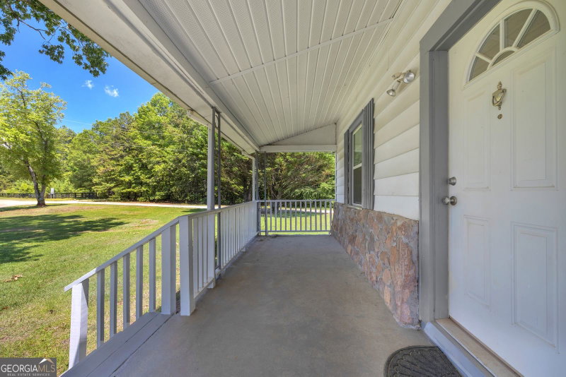 Photo 12 of 303 Oak Way Drive