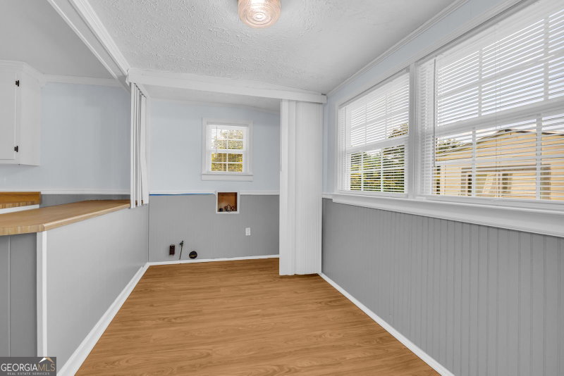 Photo 13 of 303 Oak Way Drive