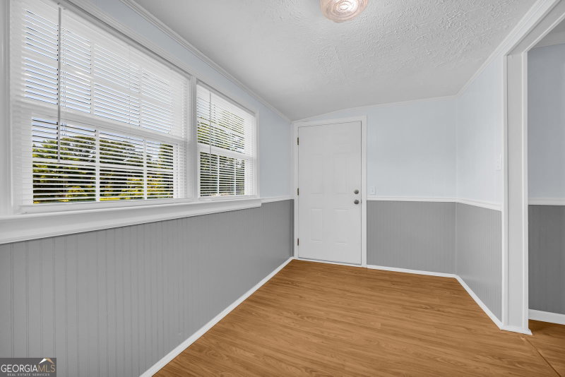Photo 14 of 303 Oak Way Drive