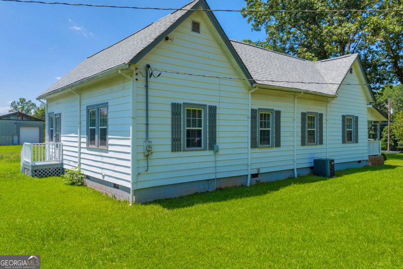 Photo 11 of 303 Oak Way Drive