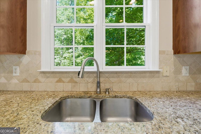 Photo 15 of 728 Markhams Drive