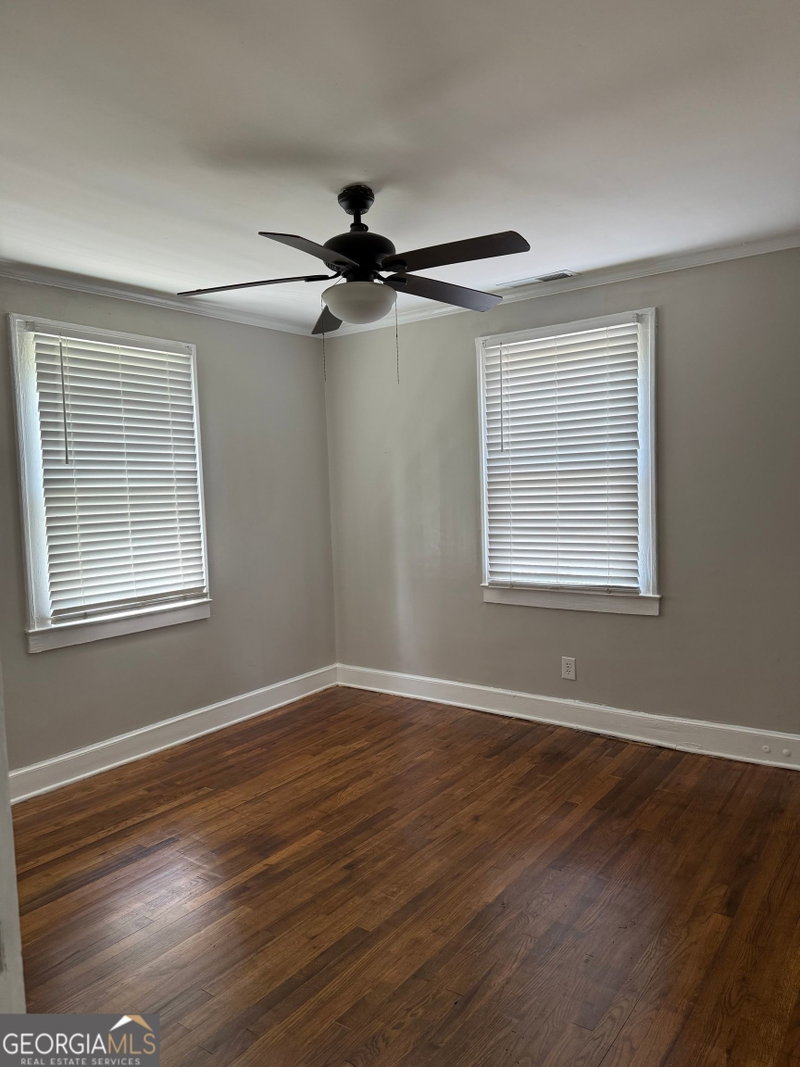 Photo 37 of 1511 W Poplar Street