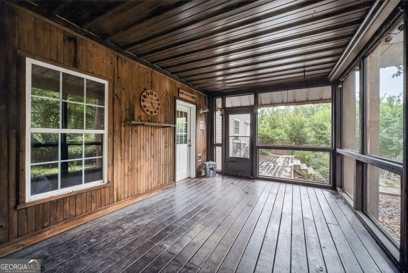 Photo 9 of 946 Golden Meadows Lane