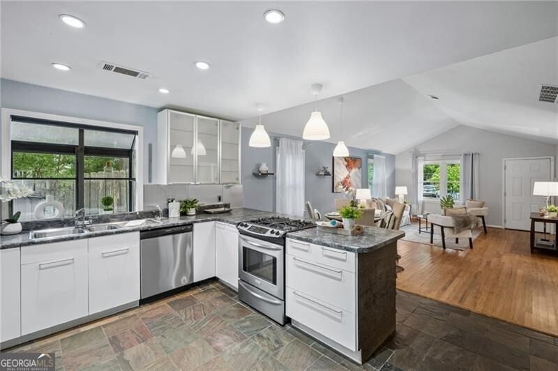 Photo 12 of 2580 Forrest Avenue NW