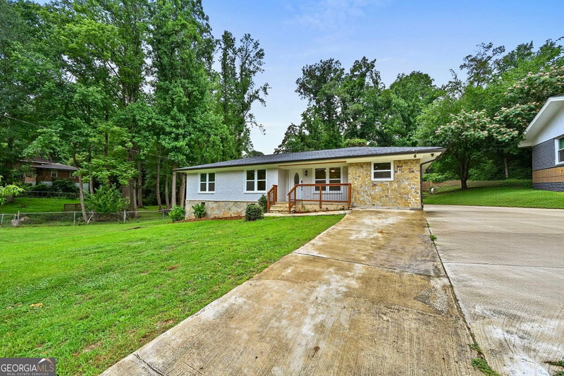 Photo 2 of 1752 Atherton Drive