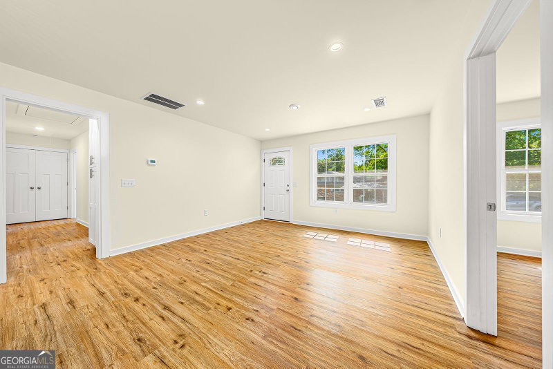 Photo 3 of 16 Elm Street