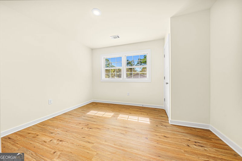 Photo 8 of 16 Elm Street