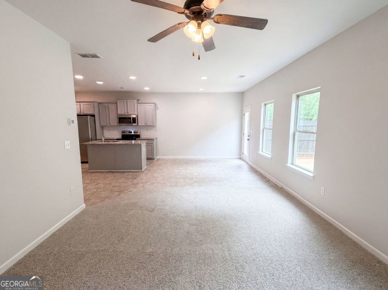Photo 3 of 5053 Pioneer Parkway