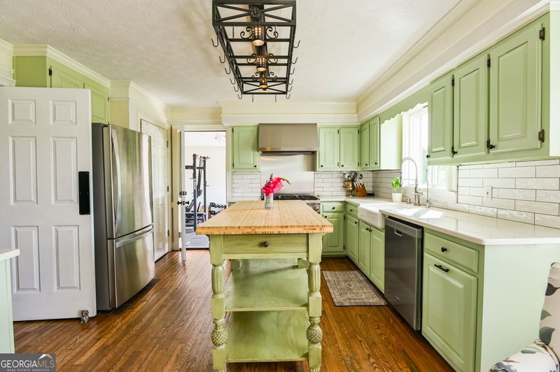 Photo 5 of 1520 Colonial Drive