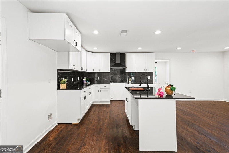 Photo 11 of 3406 Longleaf Drive