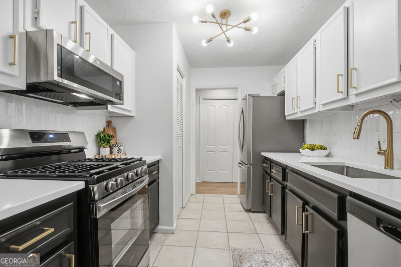 Photo 11 of 4013 Lake Pointe Circle