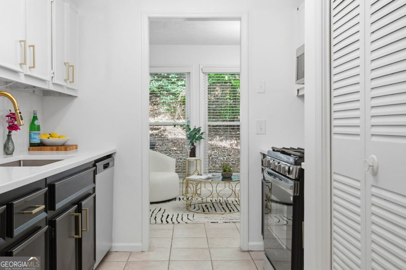 Photo 7 of 4013 Lake Pointe Circle