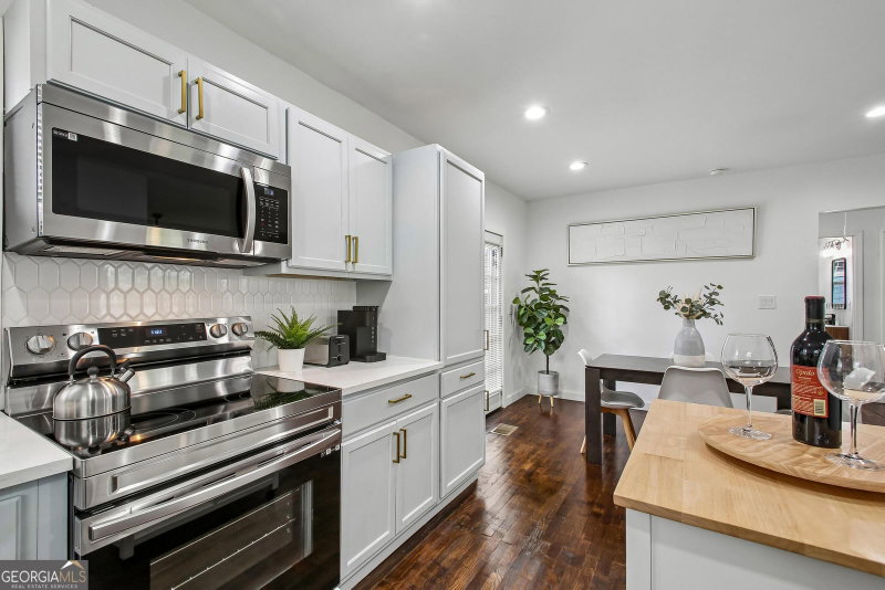 Photo 7 of 2106 Penrose Drive
