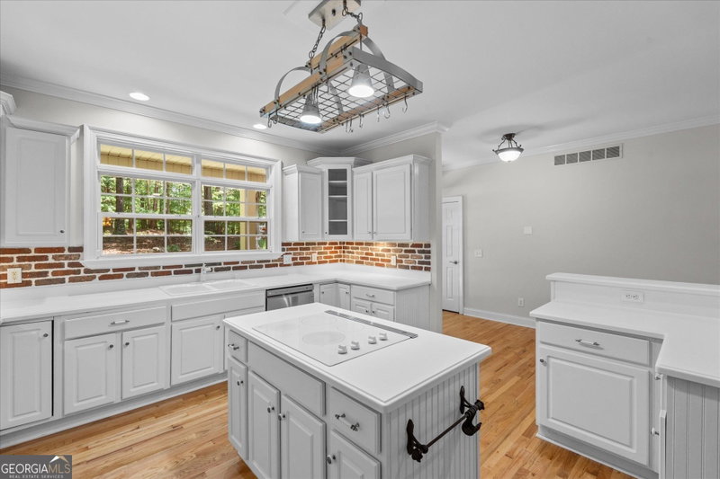 Photo 10 of 5149 Woodmond Drive