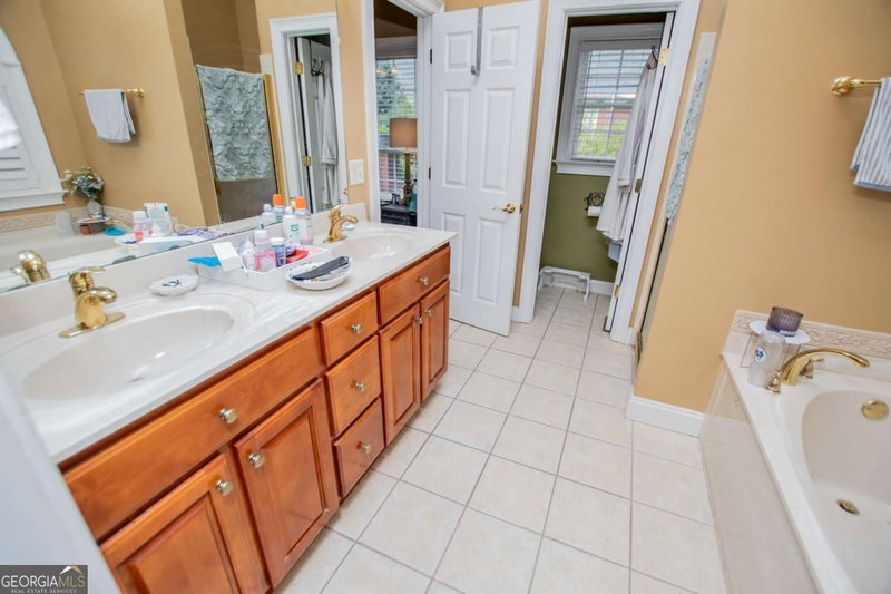 Photo 34 of 204 Pinehurst Way