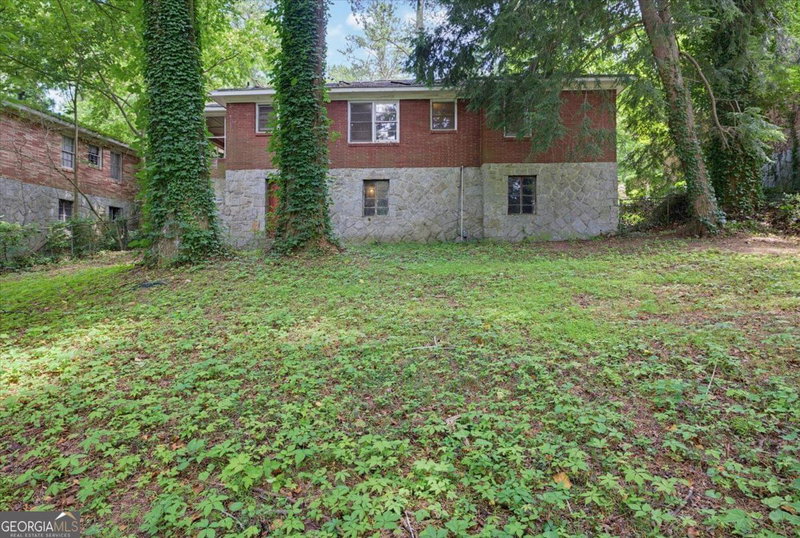 Photo 24 of 1900 Windsor Drive SW