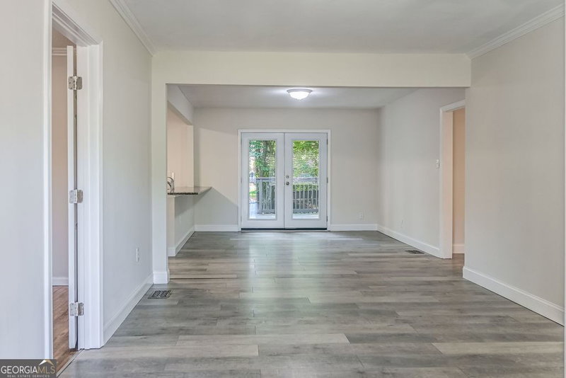 Photo 5 of 1806 Maple Street