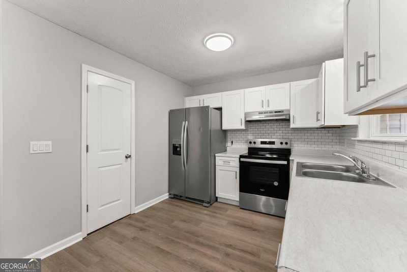 Photo 16 of 3030 Meadowridge Drive
