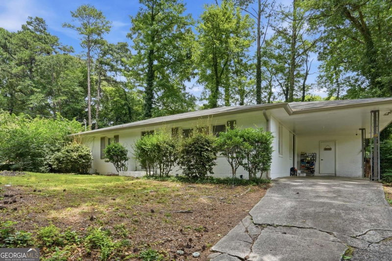 Photo 2 of 581 Meadowbrook Drive SE