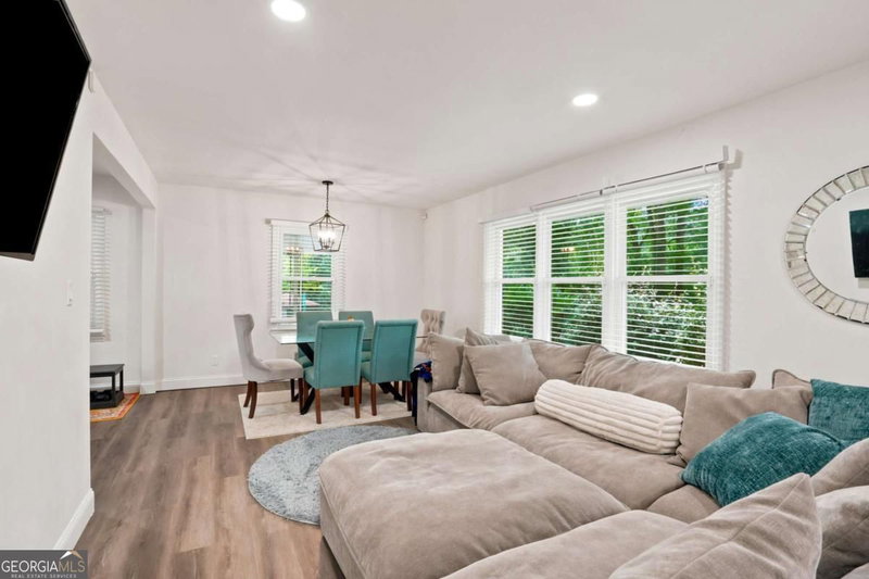 Photo 3 of 581 Meadowbrook Drive SE