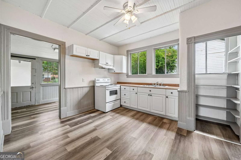 Photo 11 of 3149 Thompson Avenue SE