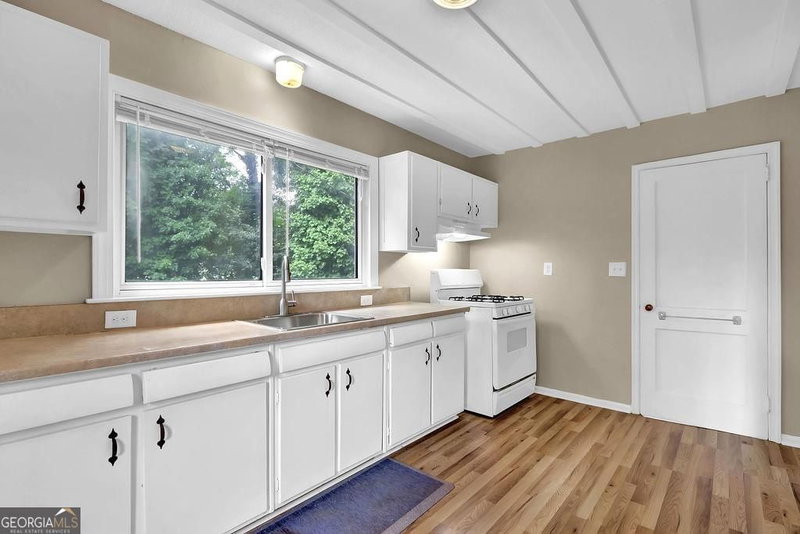 Photo 12 of 1329 Blanche Drive SE