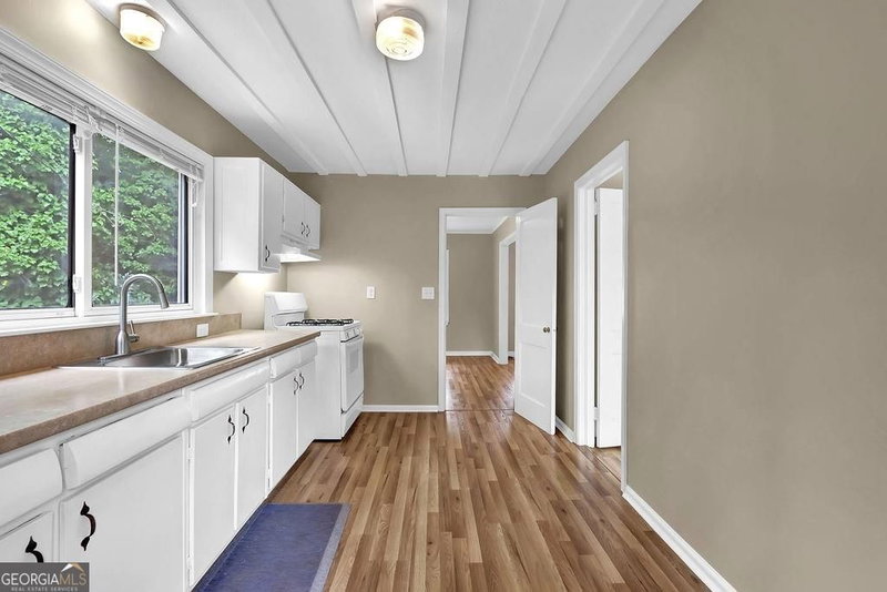 Photo 13 of 1329 Blanche Drive SE