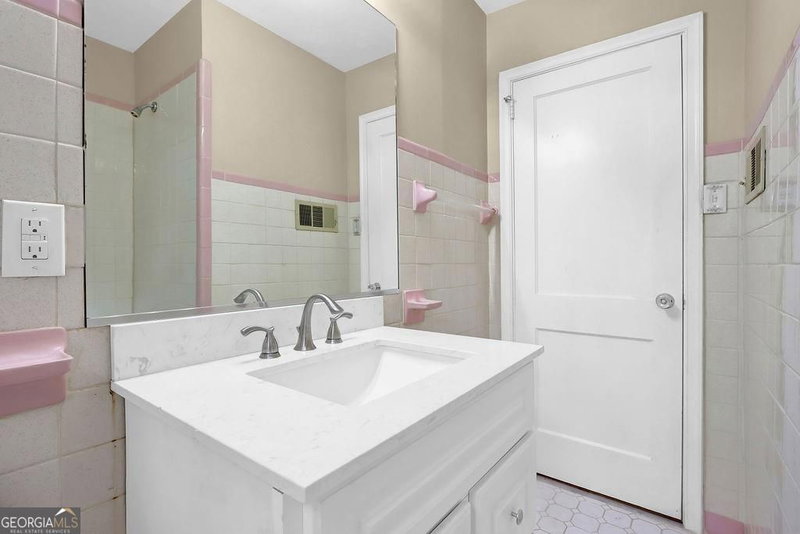Photo 17 of 1329 Blanche Drive SE
