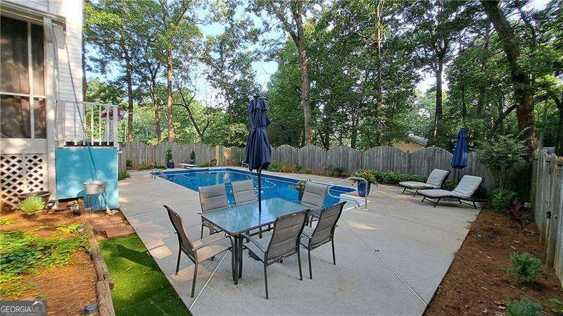 Photo 2 of 110 Acorn Drive