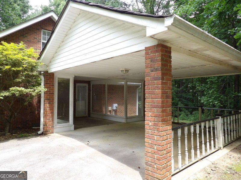 Photo 19 of 676 Graham Road