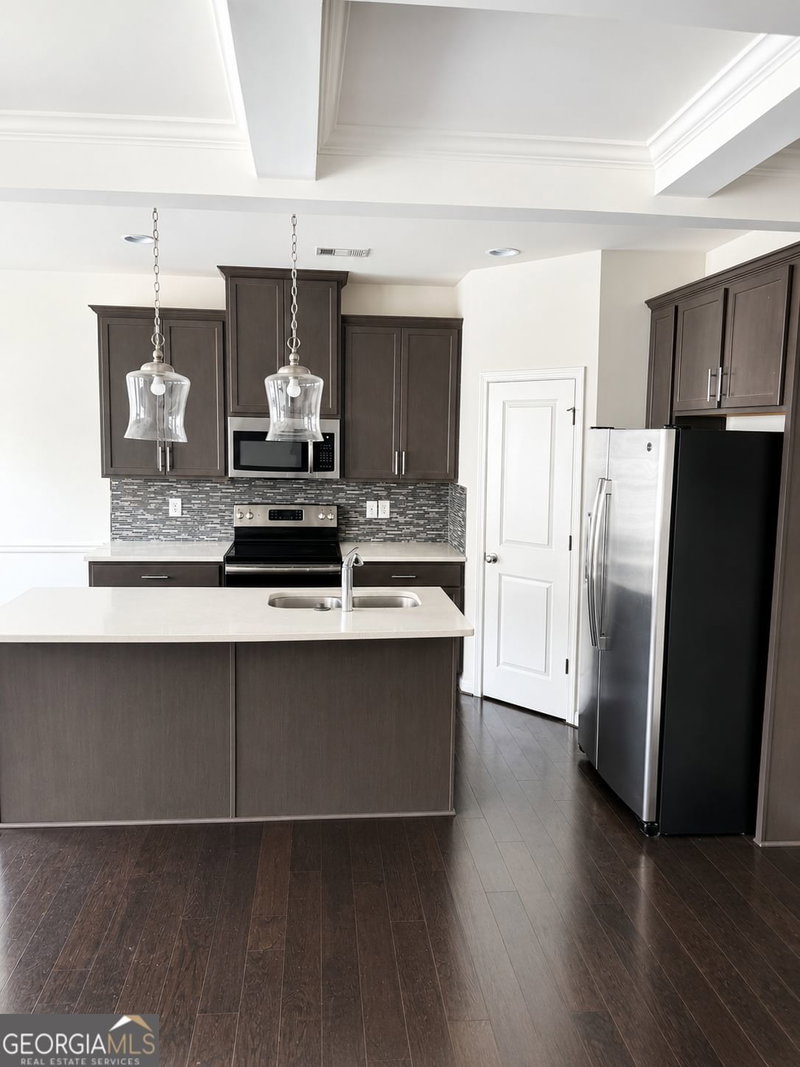 Photo 8 of 2711 Kemp Court