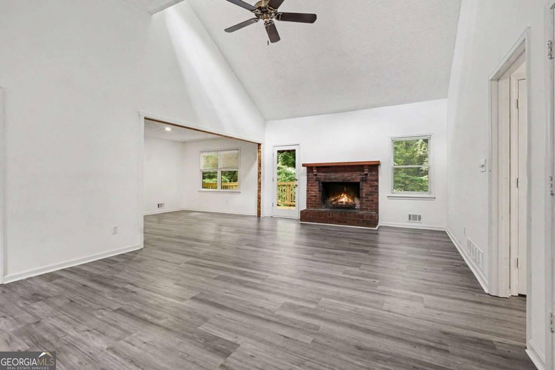 Photo 4 of 1373 Fairfield Drive SW